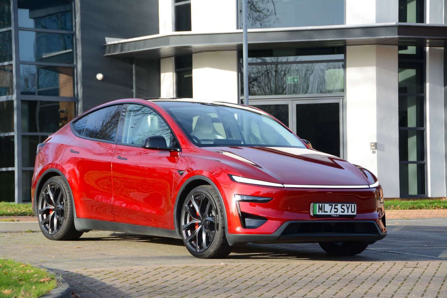 2025 Tesla Model Y | Perfomance
