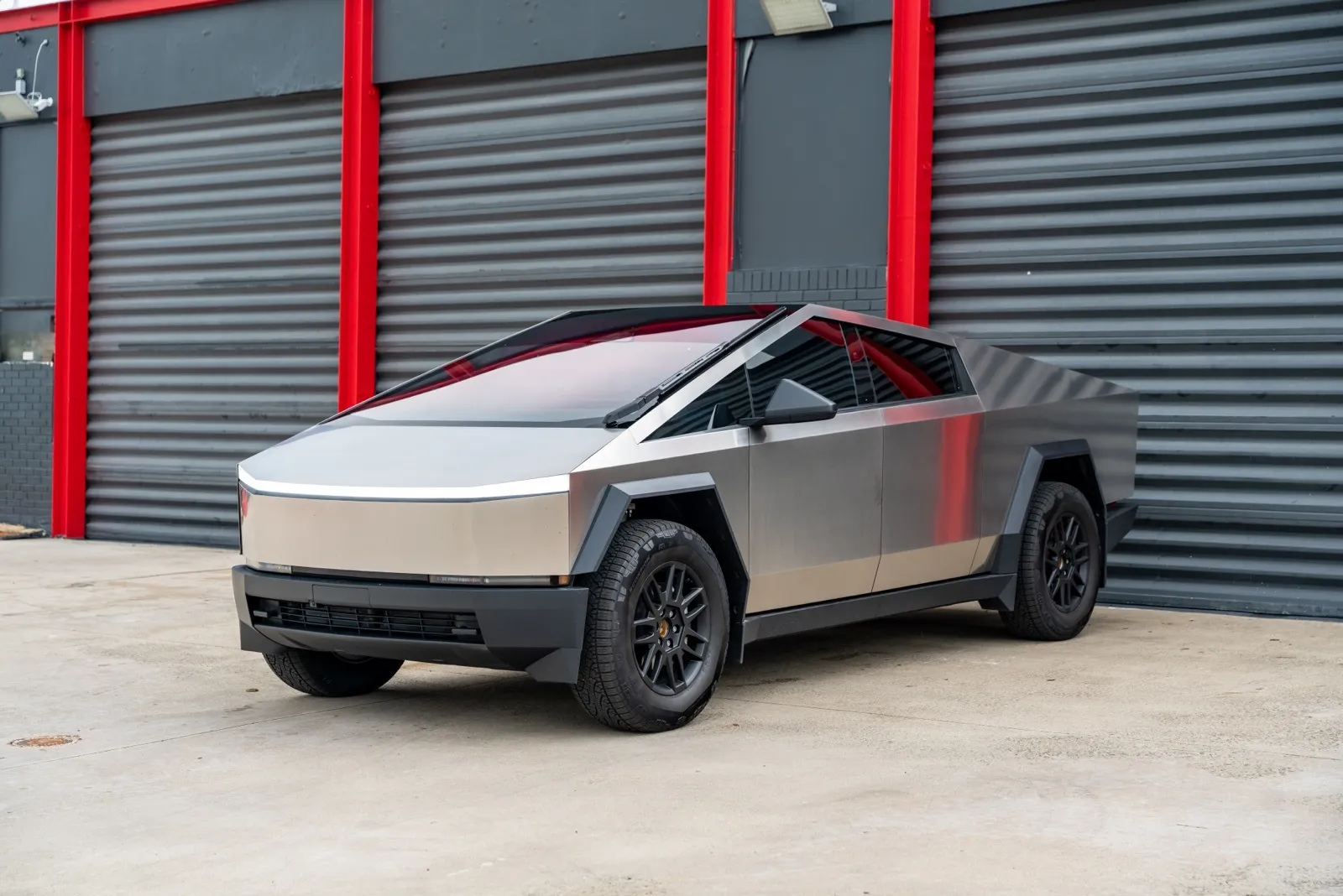 Tesla CyberTruck - View 2